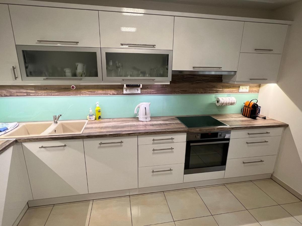 Star Street Home Mosonmagyarovar Bagian luar foto