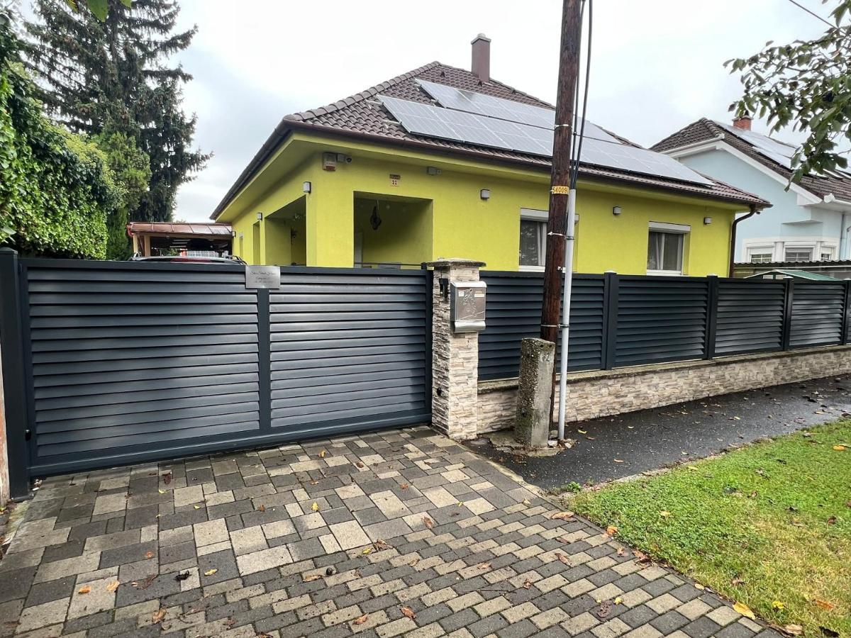 Star Street Home Mosonmagyarovar Bagian luar foto