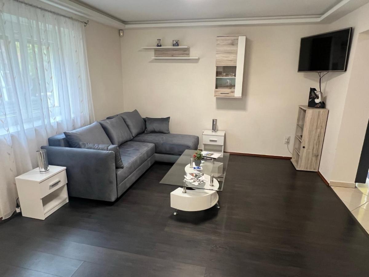 Star Street Home Mosonmagyarovar Bagian luar foto