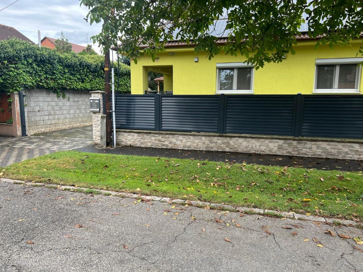 Star Street Home Mosonmagyarovar Bagian luar foto
