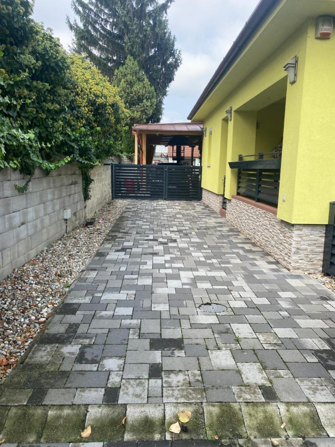 Star Street Home Mosonmagyarovar Bagian luar foto